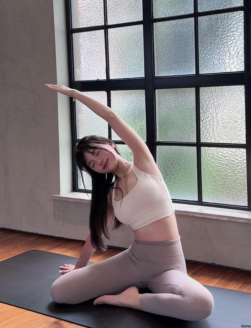 gái đẹp chụp ảnh yoga